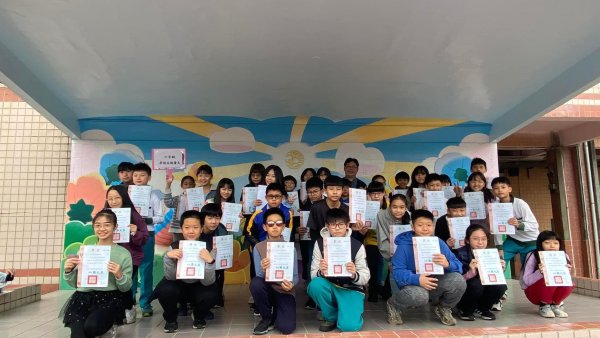 112學年度結業式盛況：優異生獲獎、外師美語結業教學、寒假安全宣導暨新年祝福