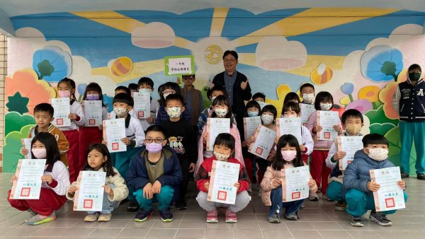 112學年度結業式盛況：優異生獲獎、外師美語結業教學、寒假安全宣導暨新年祝福