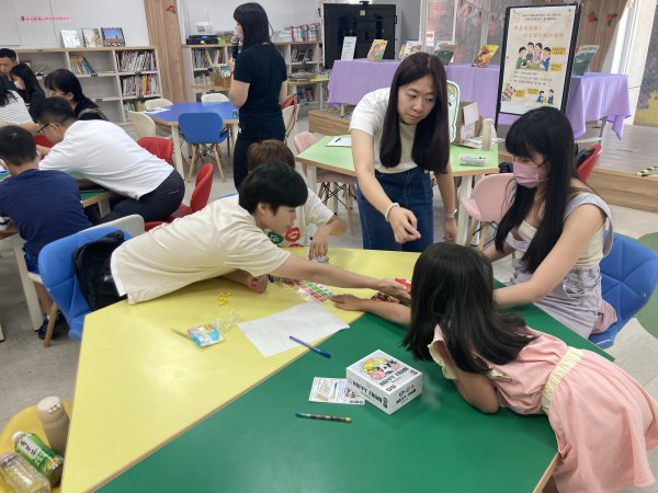 113學年度教育優先區親職講座--用桌遊陪孩子玩出好天賦和個性