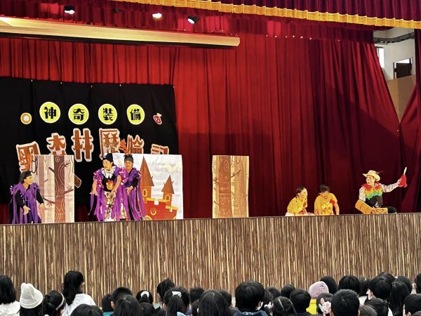 歡笑滿溢的聖誕日：感謝會長及副會長送上聖誕驚喜，與平鎮DRAMA劇團共度愉快時光