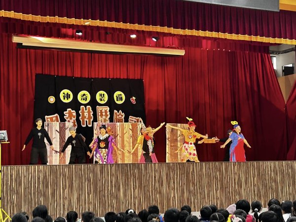 歡笑滿溢的聖誕日：感謝會長及副會長送上聖誕驚喜，與平鎮DRAMA劇團共度愉快時光