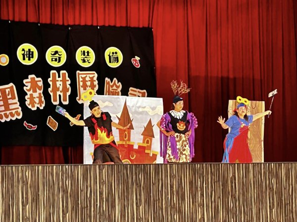 歡笑滿溢的聖誕日：感謝會長及副會長送上聖誕驚喜，與平鎮DRAMA劇團共度愉快時光
