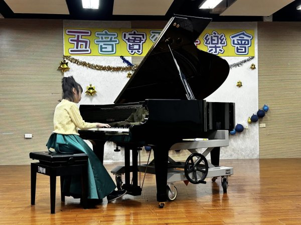新勢國小悠韻之夜：5音實習音樂會帶來的美好樂聲與歌聲