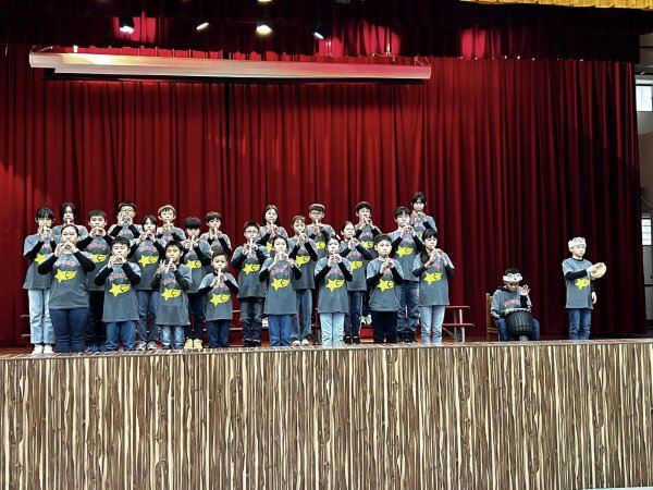 新勢國小112年度音樂藝術季：優美旋律、活潑律動，5年級各班精彩演出感動全場