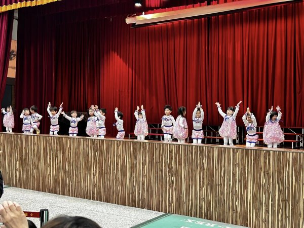 新勢國小112年度音樂藝術季：優美旋律、活潑律動，5年級各班精彩演出感動全場