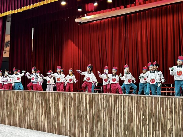 新勢國小112年度音樂藝術季：優美旋律、活潑律動，5年級各班精彩演出感動全場