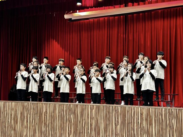 新勢國小112年度音樂藝術季：優美旋律、活潑律動，5年級各班精彩演出感動全場