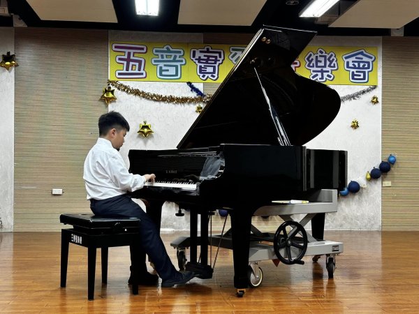 新勢國小悠韻之夜：5音實習音樂會帶來的美好樂聲與歌聲